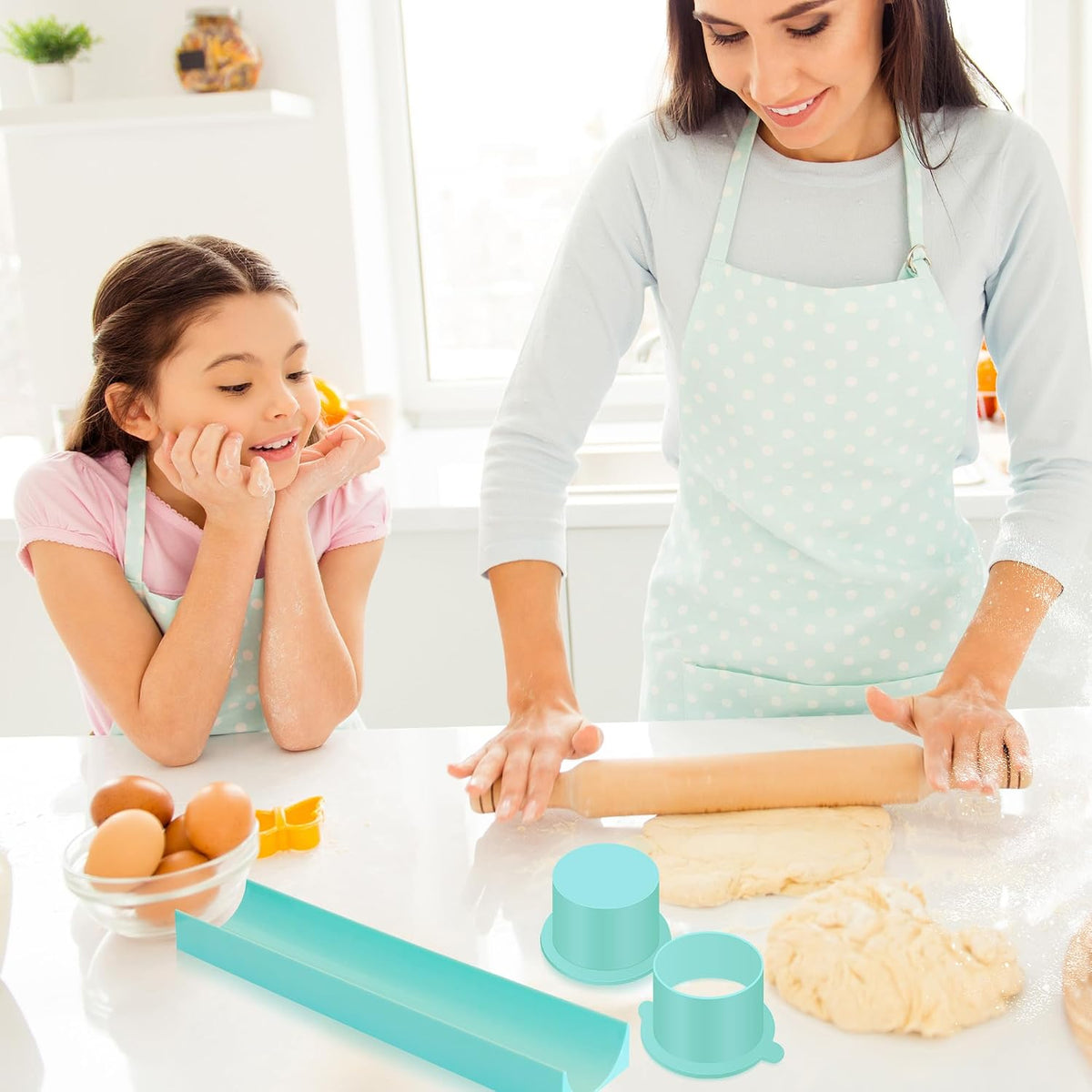Round Cake Pop Mold Set with 9in Tray and Sticks- Blue