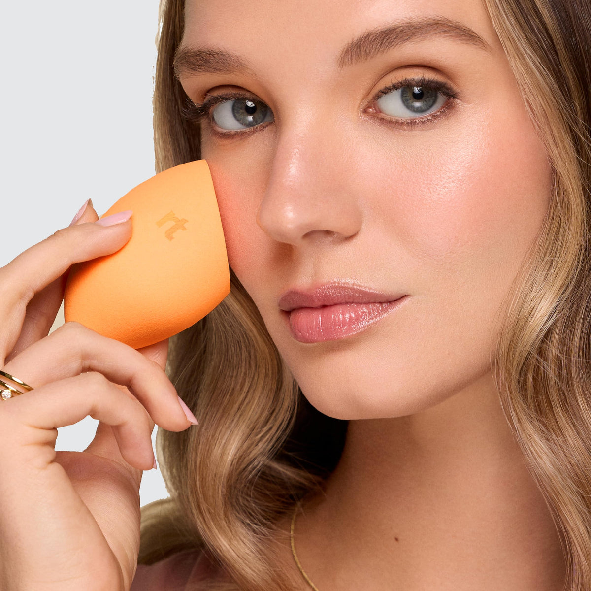 Real Techniques Mini Miracle Complexion Sponge for Makeup, 4 Count